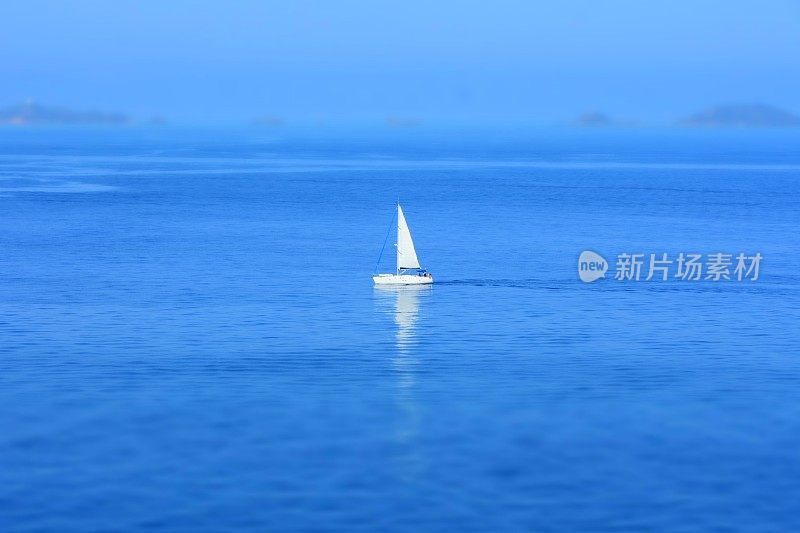 帆船挑战大海，