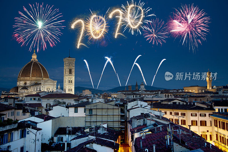意大利佛罗伦萨，托斯卡纳，迎接2020年新年的烟火