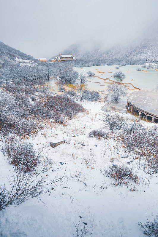 美丽的自然景观黄龙和九寨沟国家公园与惊人的雪在中国四川