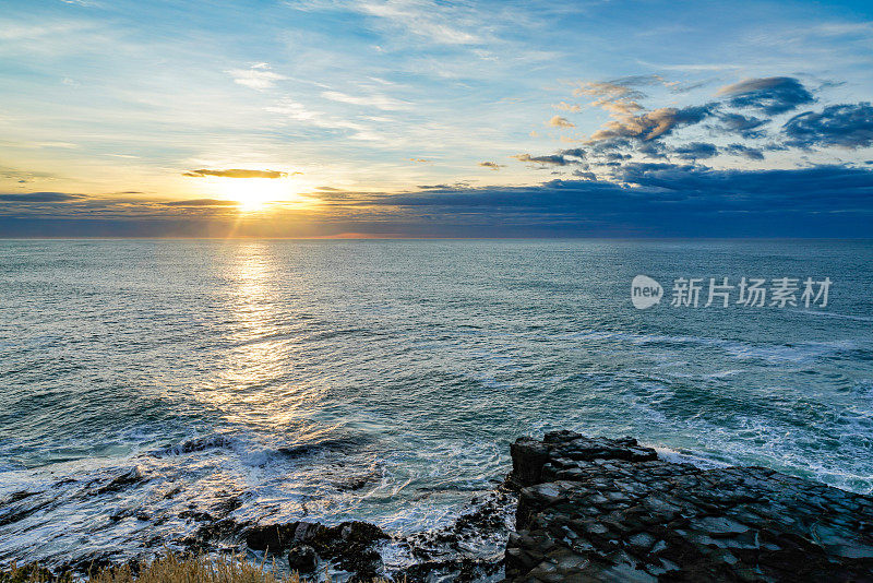 古里奥湾悬崖的黎明，卡特林斯，南，新西兰