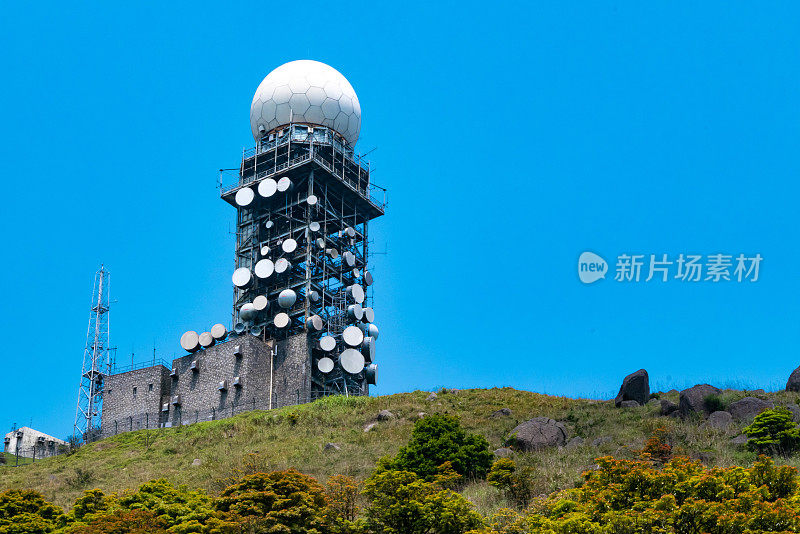 香港山上的互联网和卫星发射塔