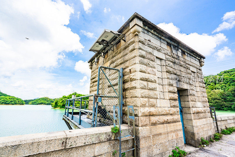 香港金山郊野公园内的水塘水坝