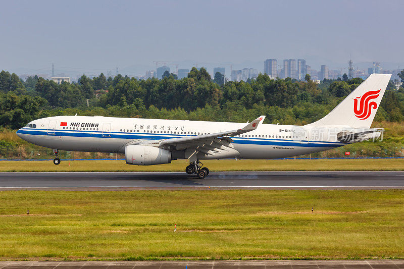 中国国际航空公司空客A330-200飞机在中国成都机场