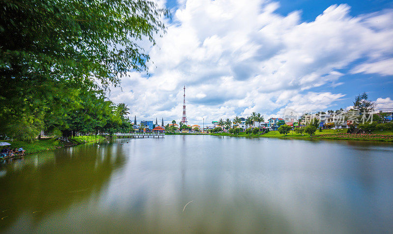 小洞奈湖-越南林东省宝禄市的中心湖。
