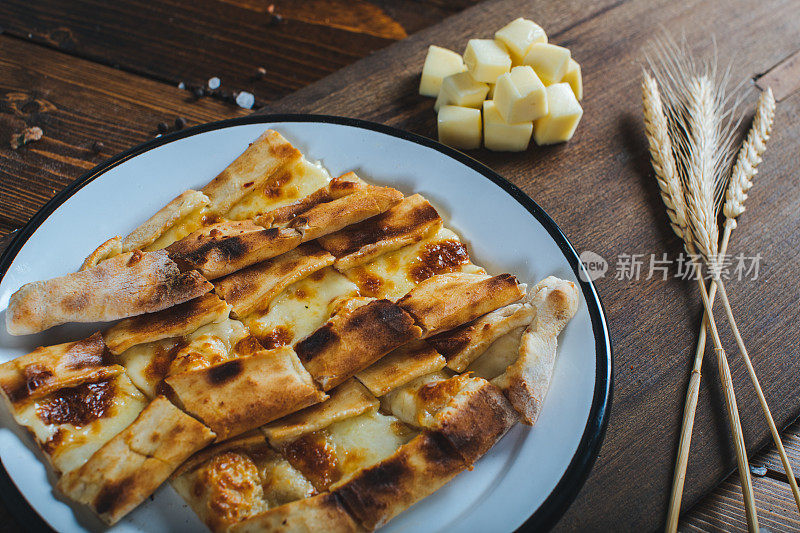 传统的土耳其食物，拉玛昆，基马里和库斯巴西里。