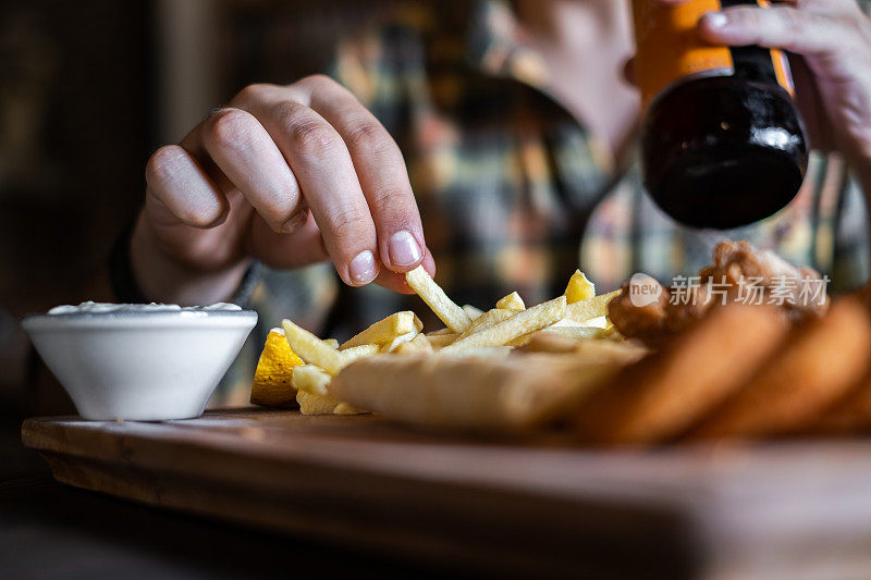 炸鸡和炸薯条