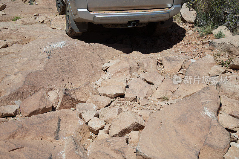 越野车辆在极端地形的道路