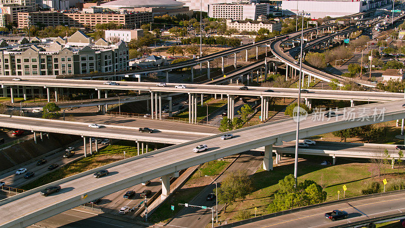 休斯顿高速公路互通立交的鸟瞰图，德克萨斯州