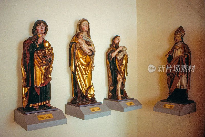 1989年旧正片扫描，布列萨诺内大教堂修道院雕像特写，霍夫堡，布列萨诺内，意大利