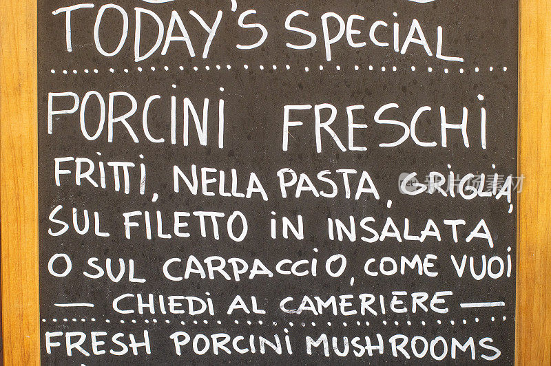 意大利托斯卡纳佛罗伦萨餐厅菜单上的牛肝菌