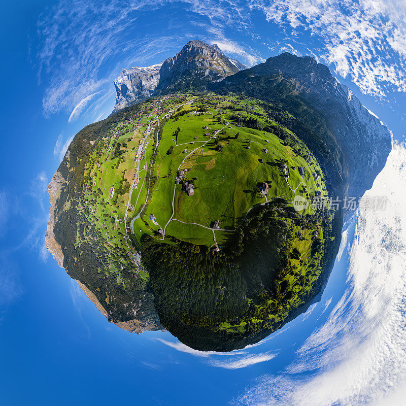 瑞士伯尔尼高地格林德沃山村的小行星球形航拍全景。