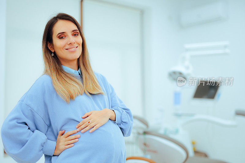 在牙科诊所微笑的快乐孕妇