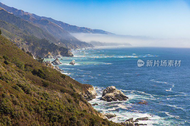 大苏尔州立公园的海岸景色，在一个阳光明媚的日子，加利福尼亚