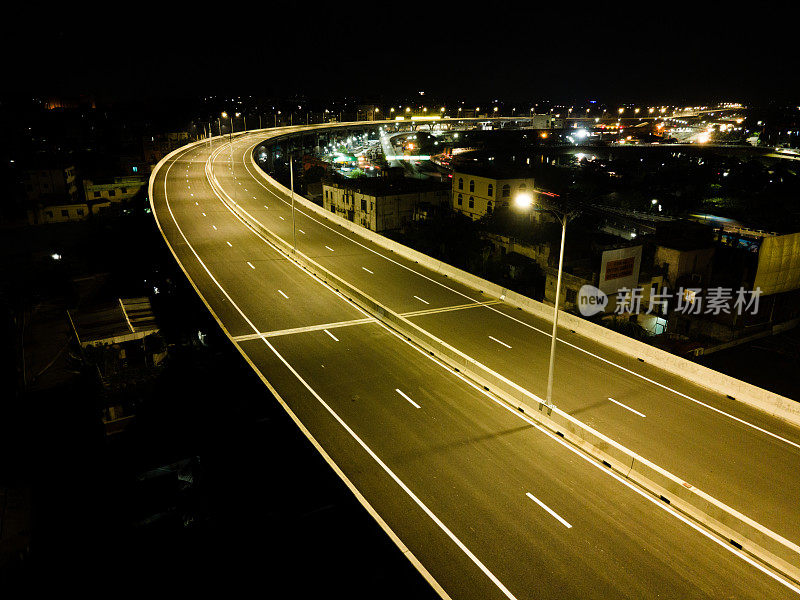 达卡高架高速公路夜景。