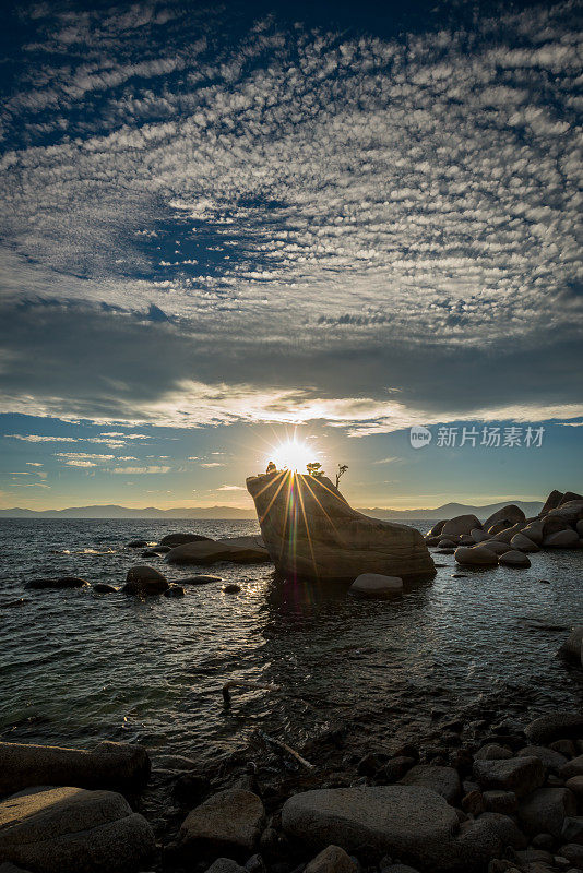 太浩湖的盆景岩