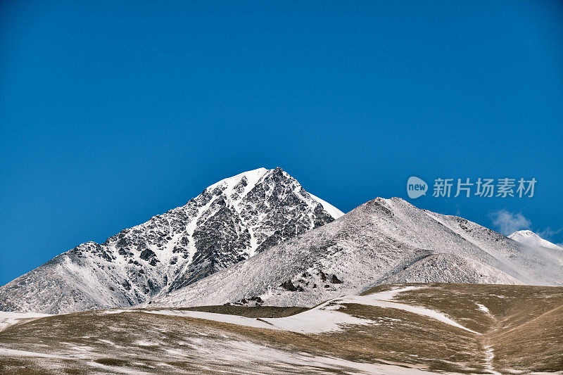 南天山冬季山景