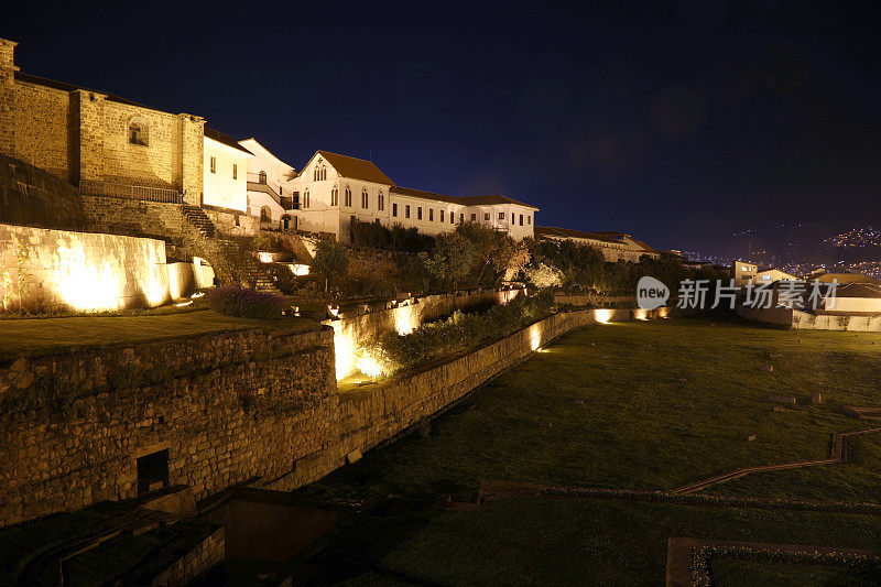 夜晚的库斯科古城