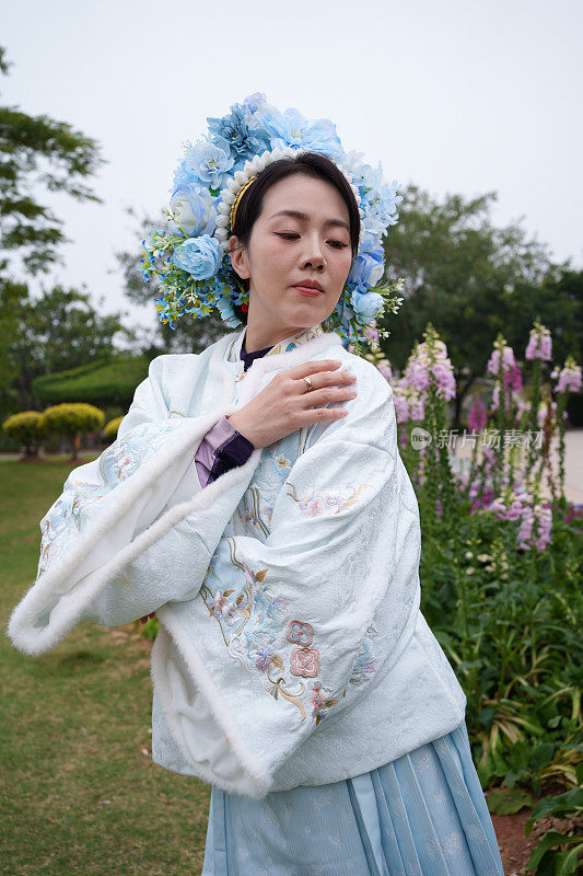 泉州市穿着当地传统服装的妇女