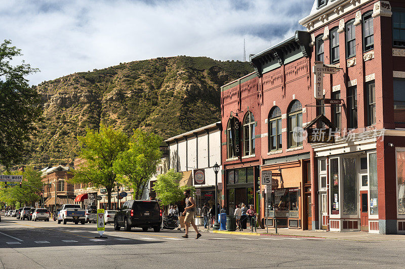 科罗拉多州历史悠久的老矿业小镇杜兰戈大街上的商店和建筑
