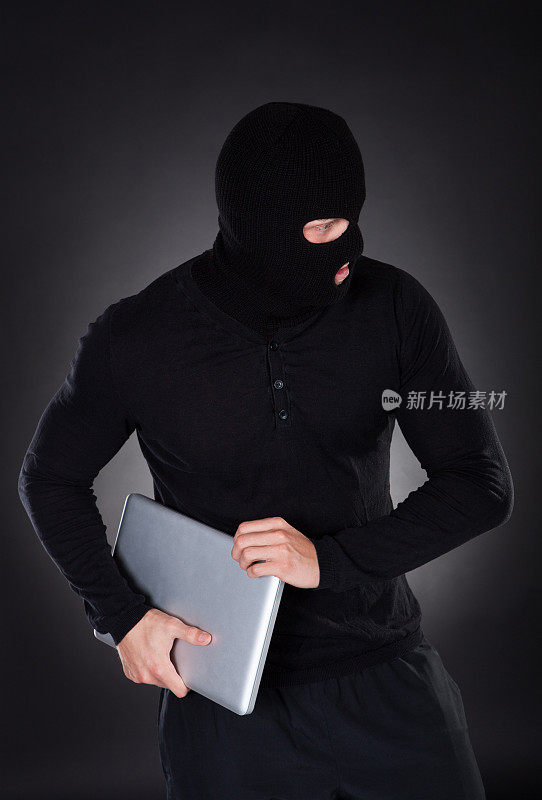 偷笔记本电脑的小偷