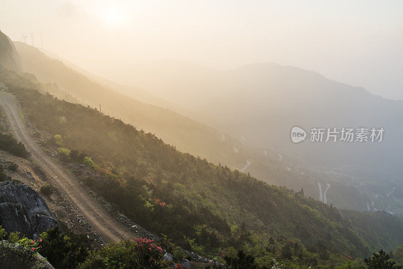 日出山路