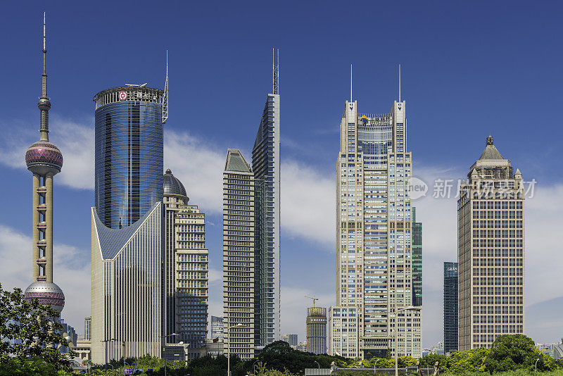 中国东方明珠大厦未来的摩天大楼蓝天城市景观上海