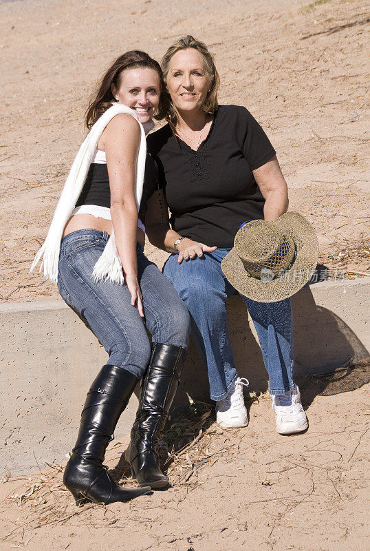 沙漠妈妈和女儿