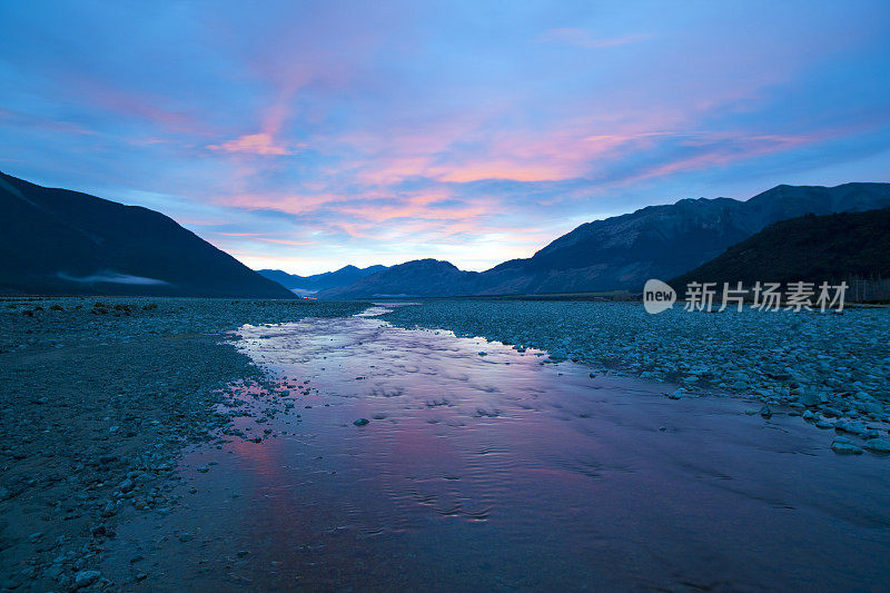 阿瑟山口的黎明，新西兰