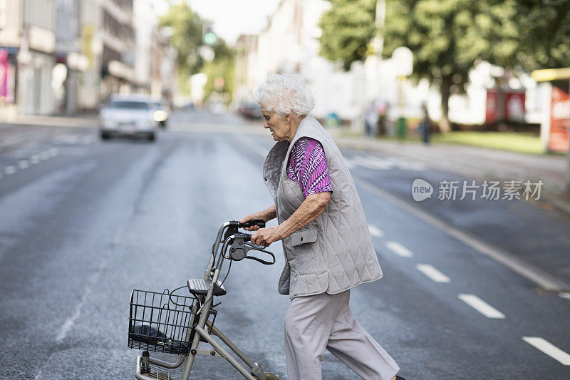 老女人和沃克