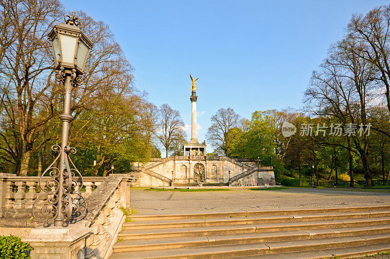 慕尼黑，巴伐利亚:春天的和平天使纪念碑(弗里登森格尔)，德国