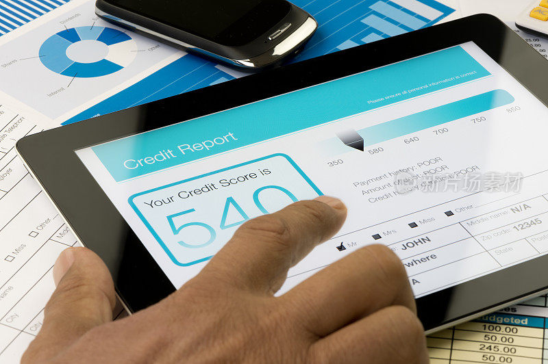 数字平板电脑上的信用报告