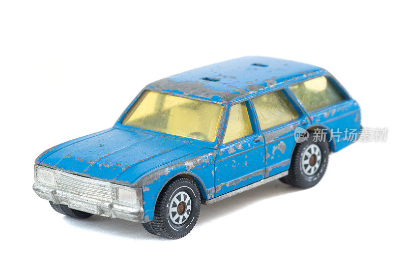 老式的蓝色玩具车-布鲁斯·斯皮尔祖格