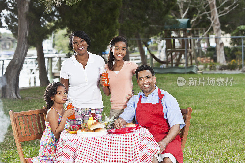 非裔美国人家庭野餐