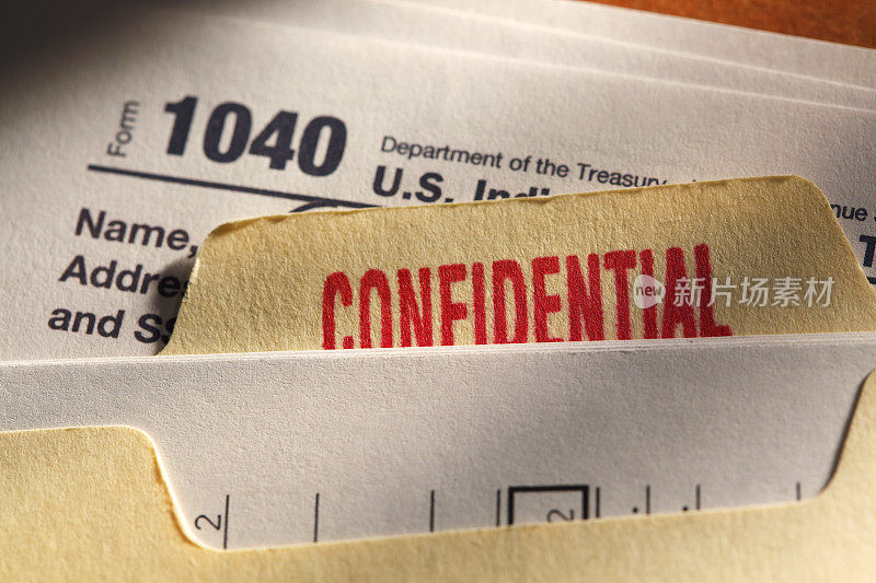 IRS表格1040上的机密文件夹