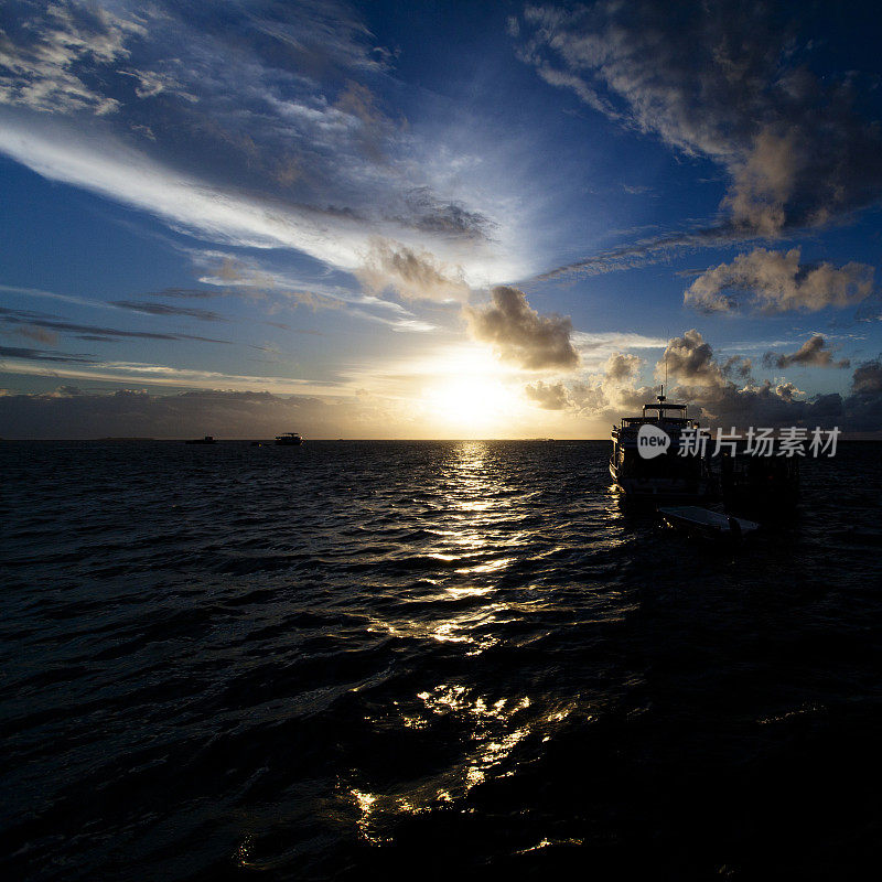 海上日落