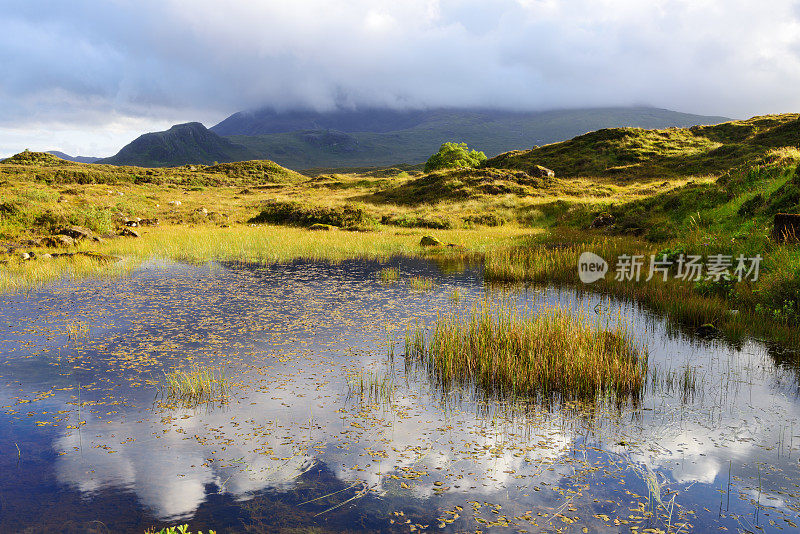 苏格兰斯凯岛Sligachan河边的池塘