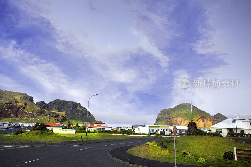 冰岛威斯特曼群岛(Vestmannaeyjar)的住房社区