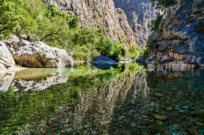 黑暗峡谷