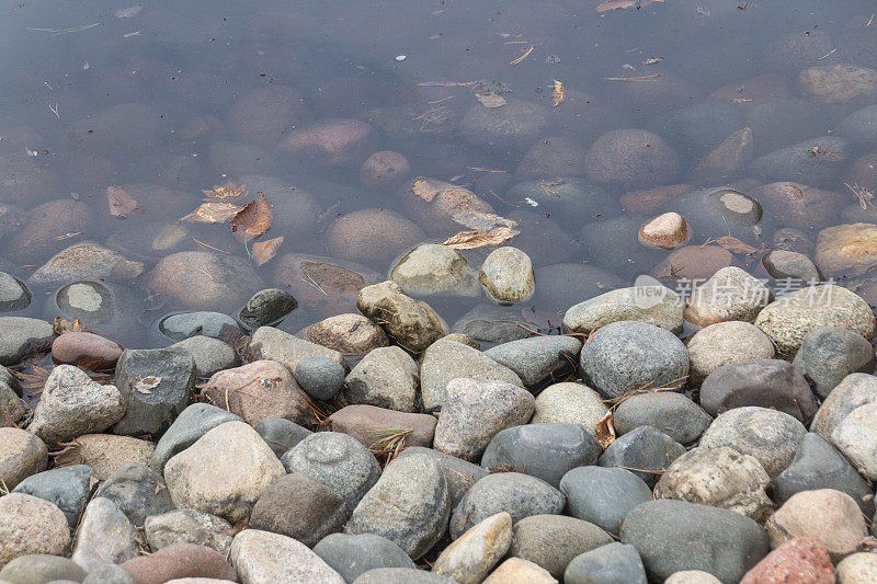 石质的池塘