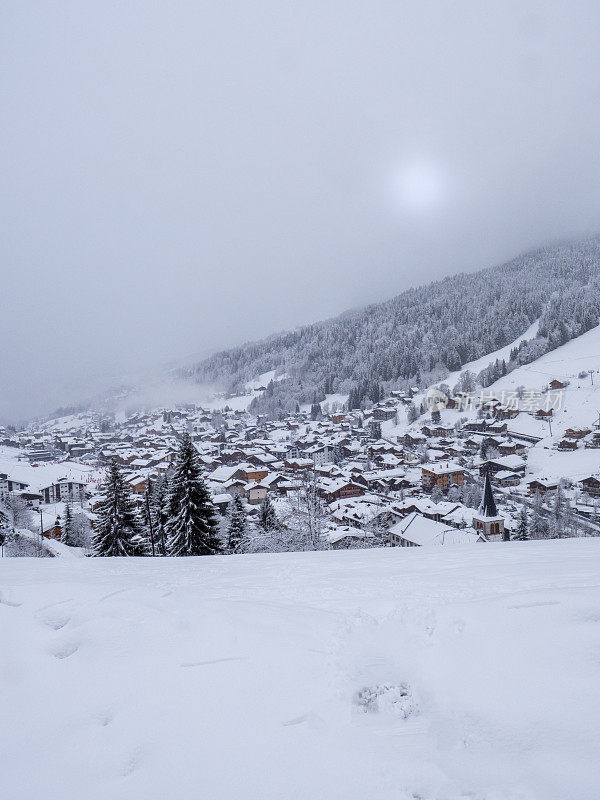 位于法国阿尔卑斯山的滑雪胜地