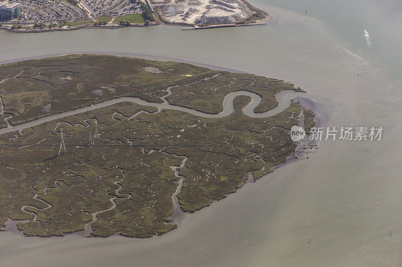 沼泽和盐湖鸟瞰图附近的红杉市，美国加州，美国