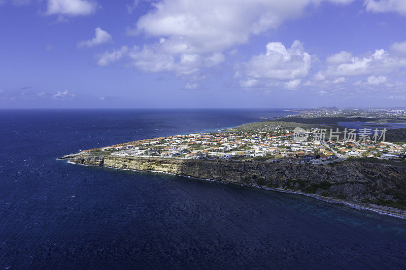 鸟瞰图的加勒比海和城市景观库拉索岛