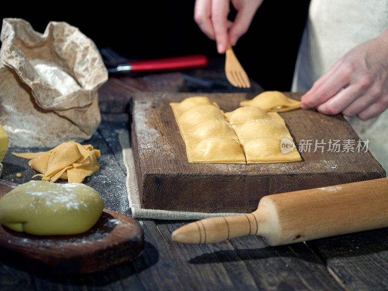 准备意大利乳清干酪馄饨