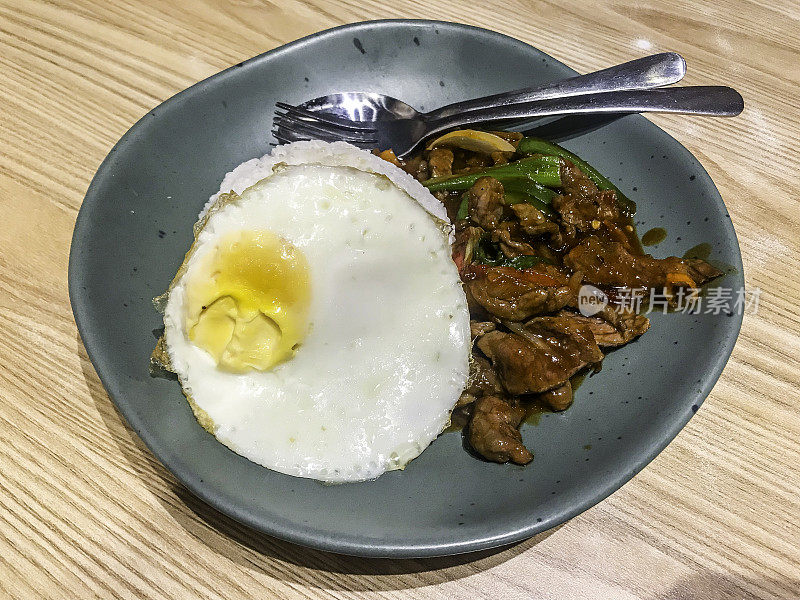 泰国辣牛肉饭