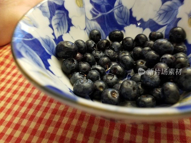 蓝莓在碗里