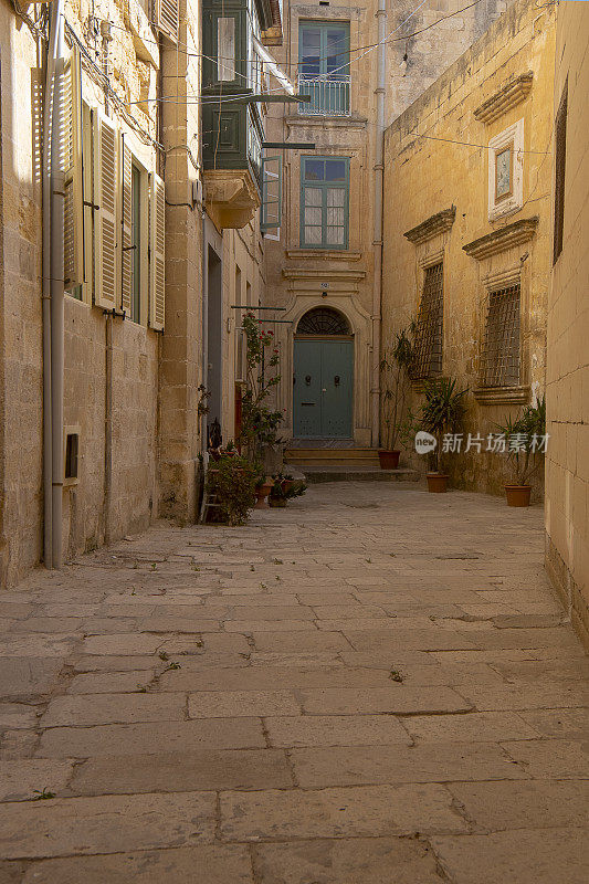 拉瓦莱塔狭窄的道路内的城镇-马耳他