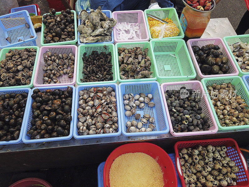 在越南海防卖食物的海螺