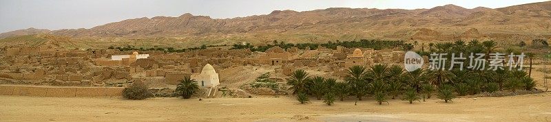 这是突尼斯南部靠近撒哈拉沙漠的一个村庄