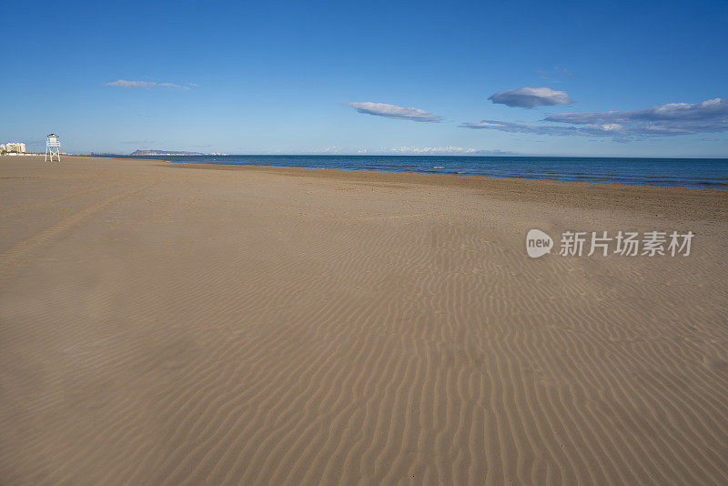 巴伦西亚的甘迪亚格劳海滩和海滩护卫队塔