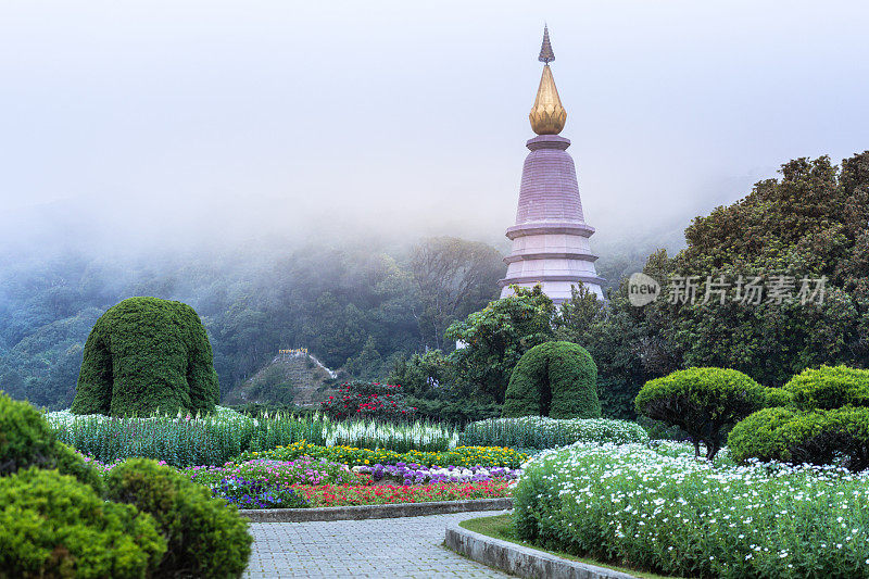 普拉马哈塔特・诺帕梅塔内登和普拉・马哈塔・诺芬普西里，多伊・因塔农，清迈，泰国。